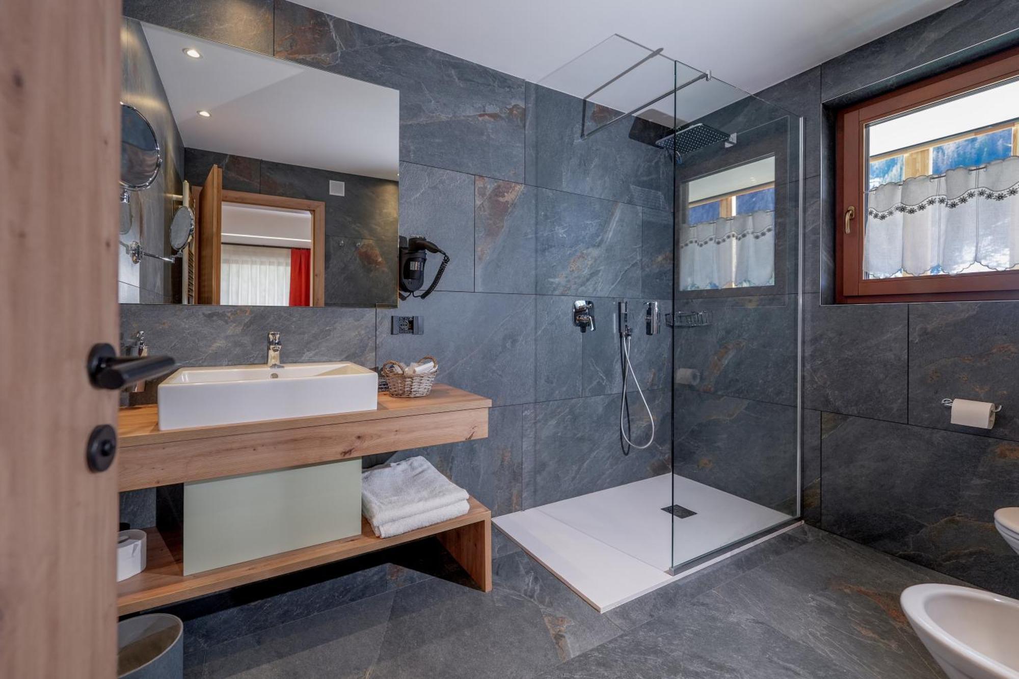 Dolomiten Hotel Irma กานาเซย์ ภายนอก รูปภาพ