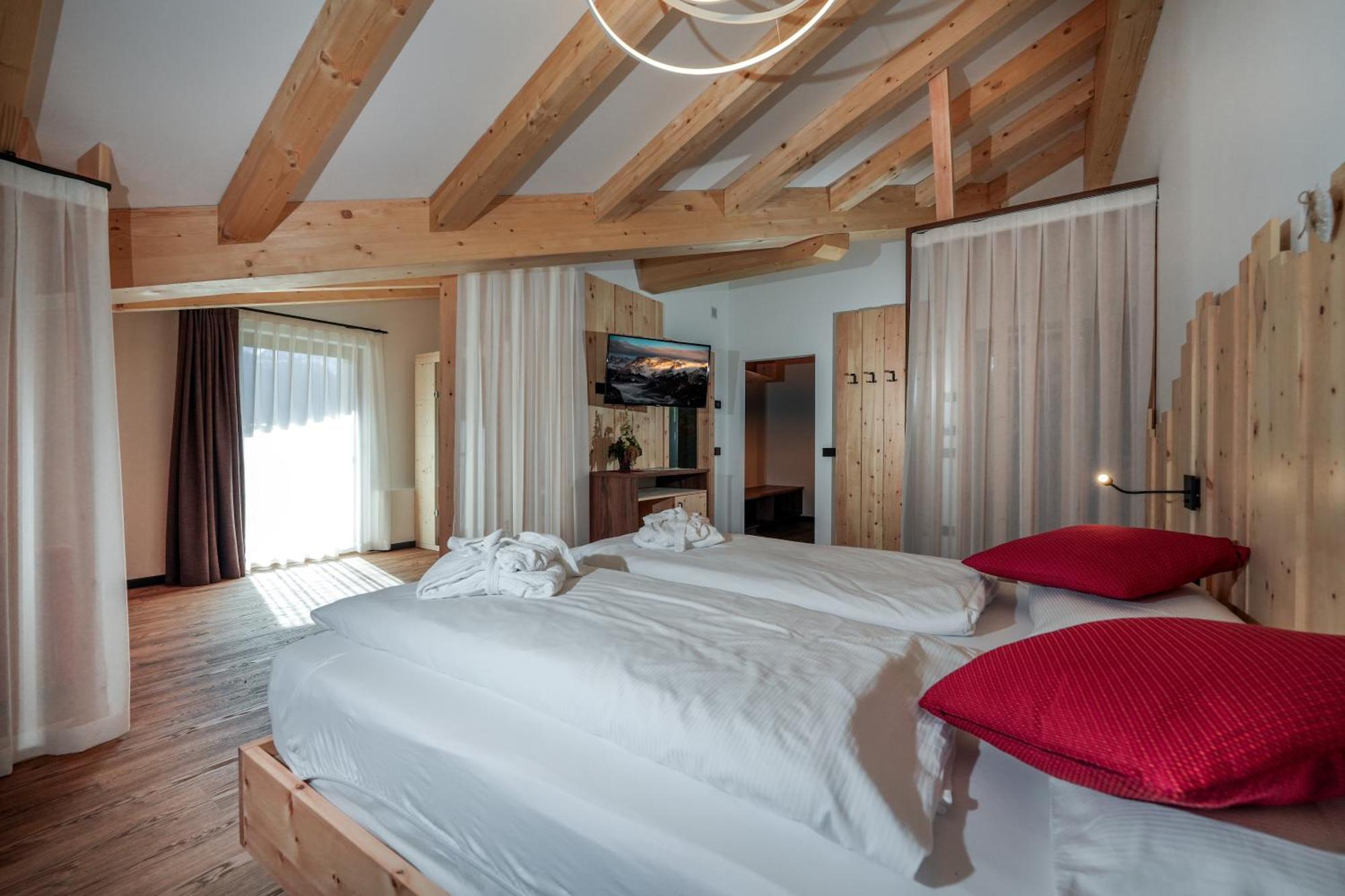 Dolomiten Hotel Irma กานาเซย์ ภายนอก รูปภาพ