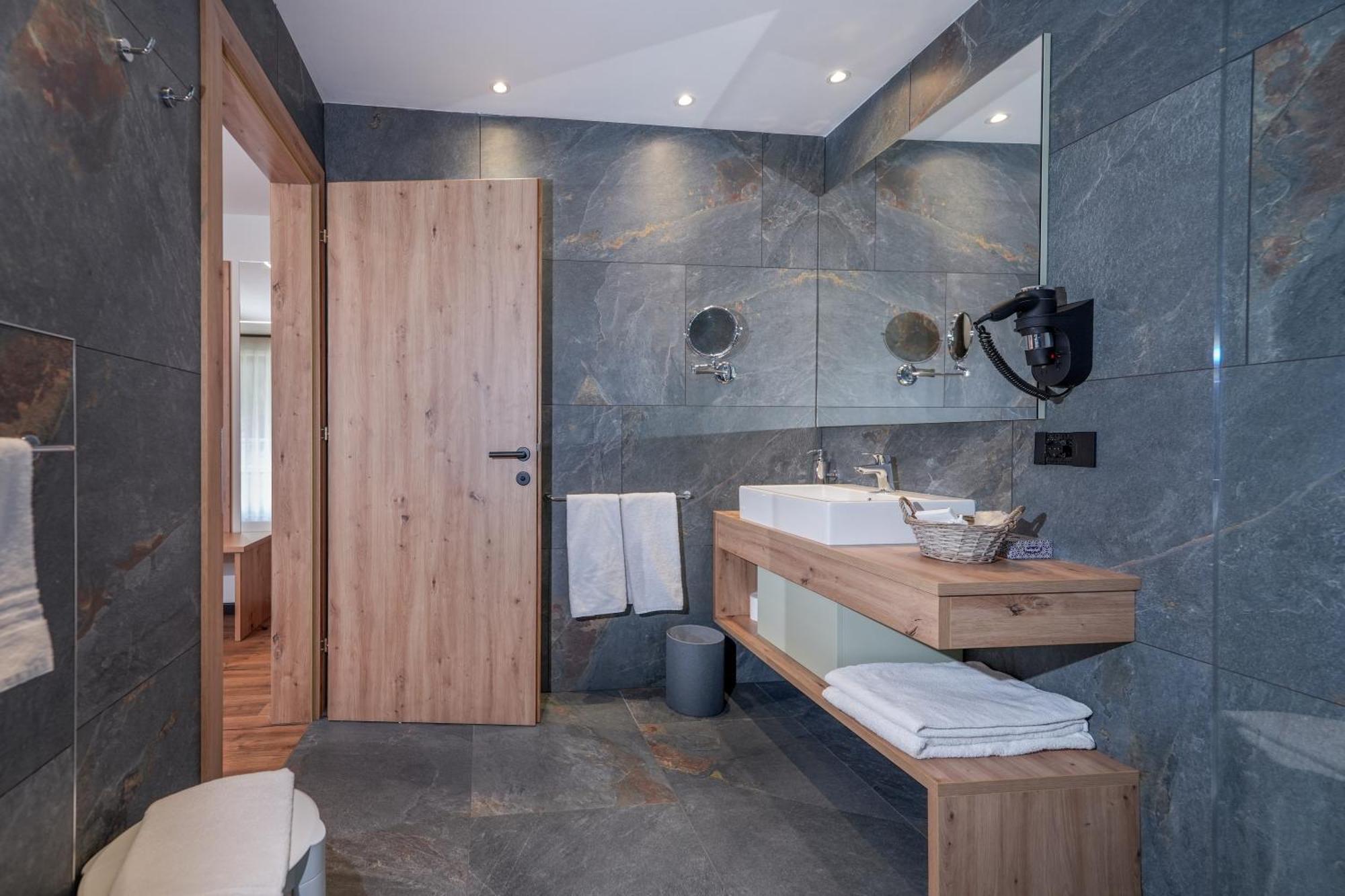 Dolomiten Hotel Irma กานาเซย์ ภายนอก รูปภาพ